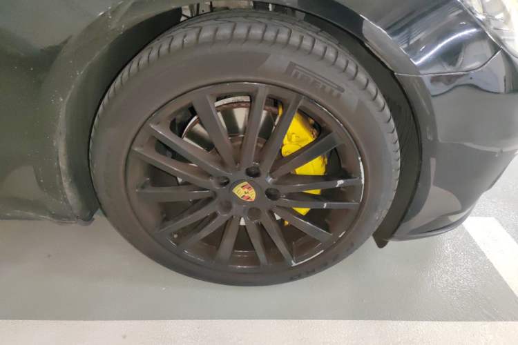 Used Porsche Panamera 2017 Panamera 4S 2.9T Right Front Wheel Hub