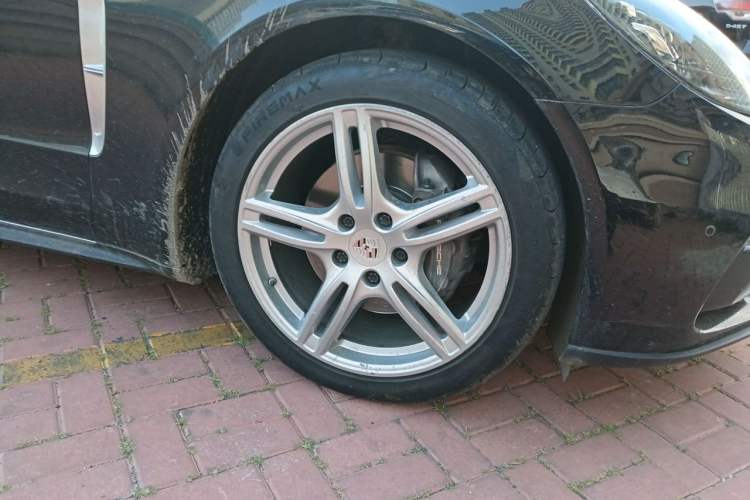 Used Porsche Panamera 2017 Panamera 4 Executive Long Wheelbase 3.0T Right Front Wheel Hub