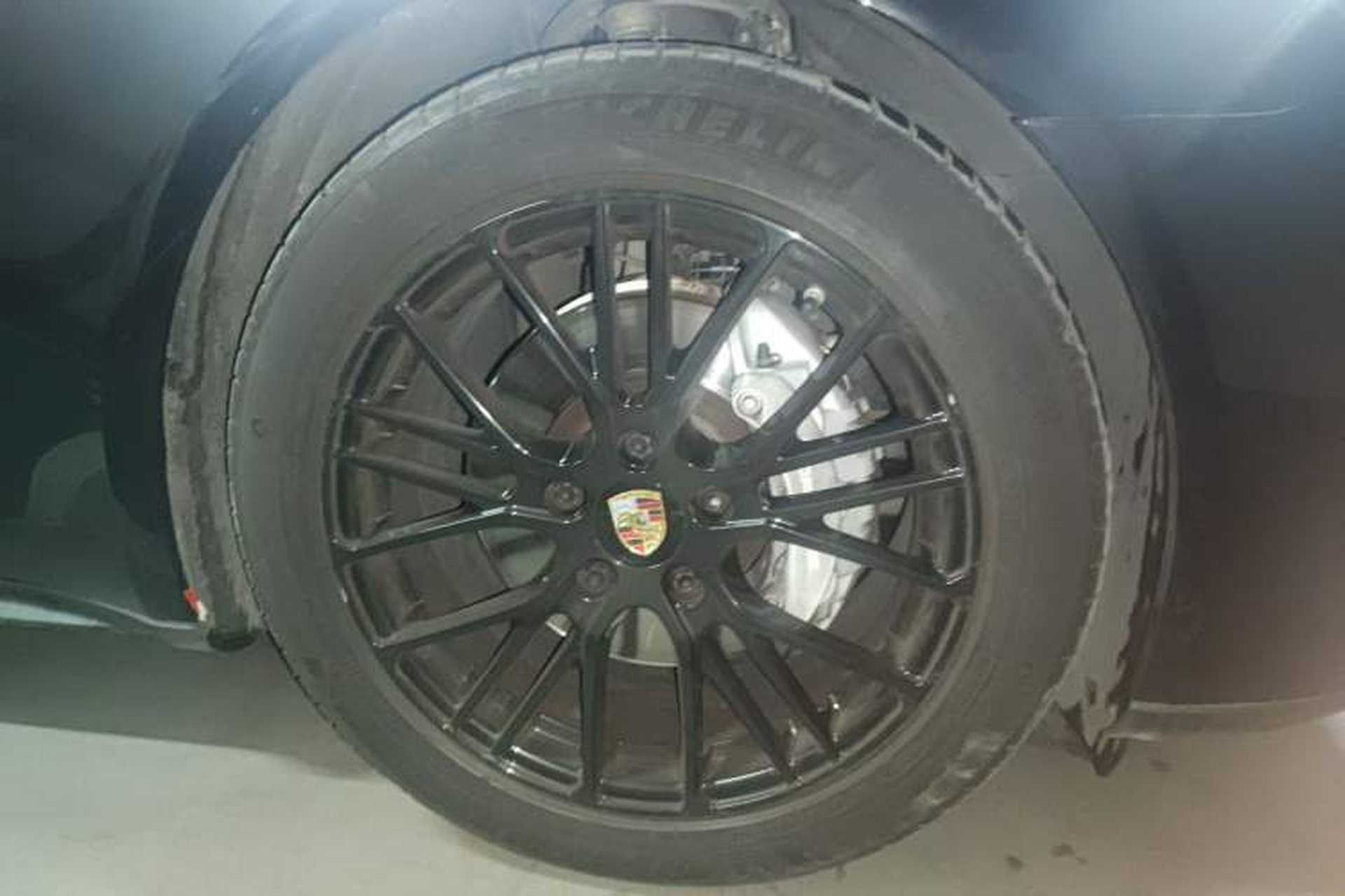 Used Porsche Panamera 2017 Panamera 3.0T Right Front Wheel Hub