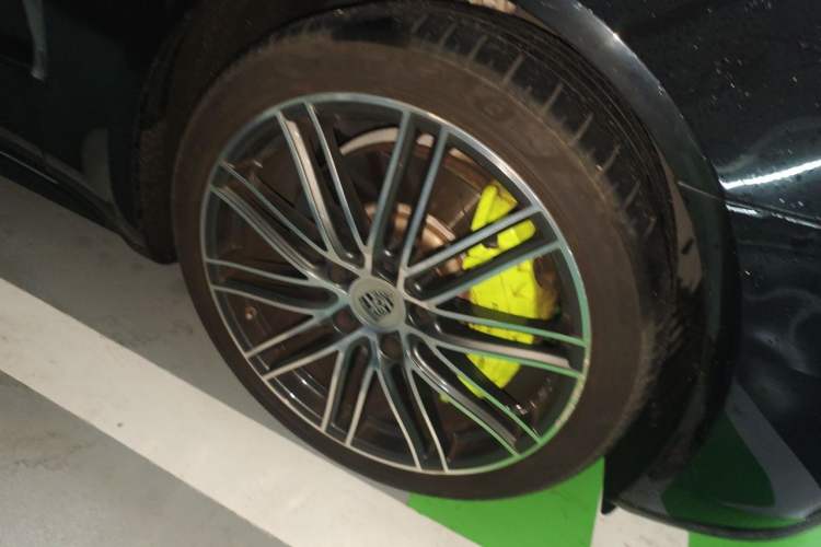 Used Porsche Panamera 2017 Panamera 4 E-Hybrid Executive Long Wheelbase 2.9T Right Front Wheel Hub