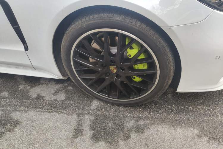 Used Porsche Panamera 2017 Panamera 4 E-Hybrid Executive Long Wheelbase 2.9T Right Front Wheel Hub