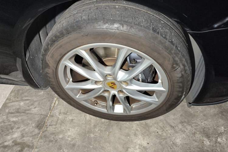 Used Porsche Panamera 2017 Panamera Executive Long Wheelbase 3.0T Right Front Wheel Hub