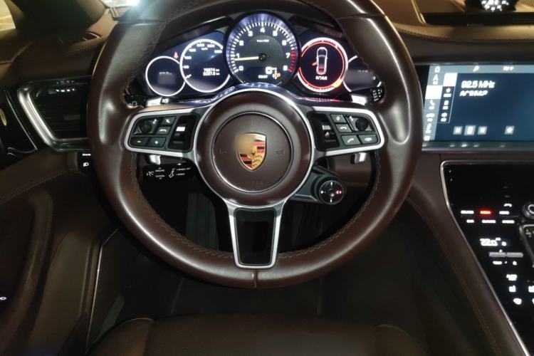 Used Porsche Panamera 2017 Panamera 4 E-Hybrid Executive Long Wheelbase 2.9T Steering Wheel