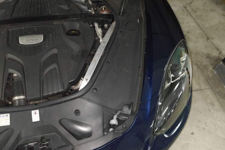 Used Porsche Panamera 2017 Panamera 3.0T Engine Bay Left