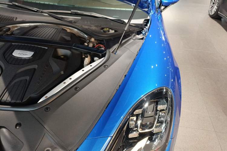 Used Porsche Panamera 2017 Panamera 3.0T Engine Bay Left