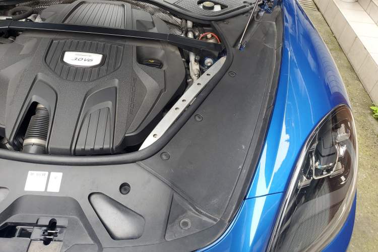 Used Porsche Panamera 2017 Panamera 3.0T Engine Bay Left