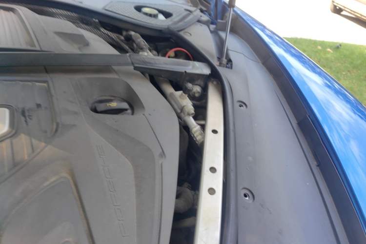 Used Porsche Panamera 2017 Panamera 3.0T Engine Bay Left