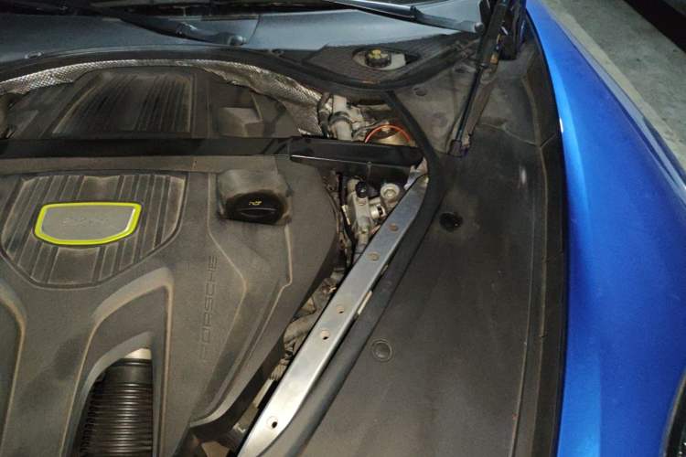 Used Porsche Panamera 2017 Panamera 4 E-Hybrid Executive Long Wheelbase 2.9T Engine Bay Left