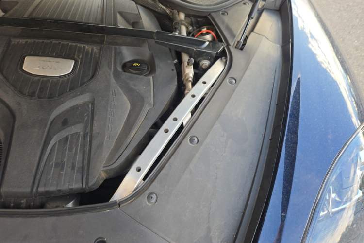 Used Porsche Panamera 2017 Panamera 3.0T Engine Bay Left