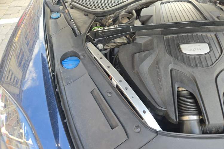 Used Porsche Panamera 2017 Panamera 3.0T Engine Bay Right