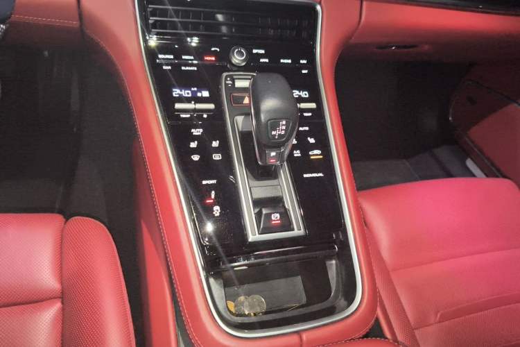Used Porsche Panamera 2017 Panamera Executive Long Wheelbase 3.0T Gear Lever