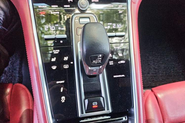Used Porsche Panamera 2017 Panamera Executive Long Wheelbase 3.0T Gear Lever