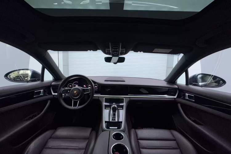 Used Porsche Panamera 2017 Panamera 4 Executive Long Wheelbase 3.0T Interior 1