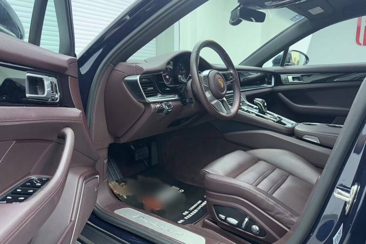 Used Porsche Panamera 2017 Panamera 4 Executive Long Wheelbase 3.0T Interior 2