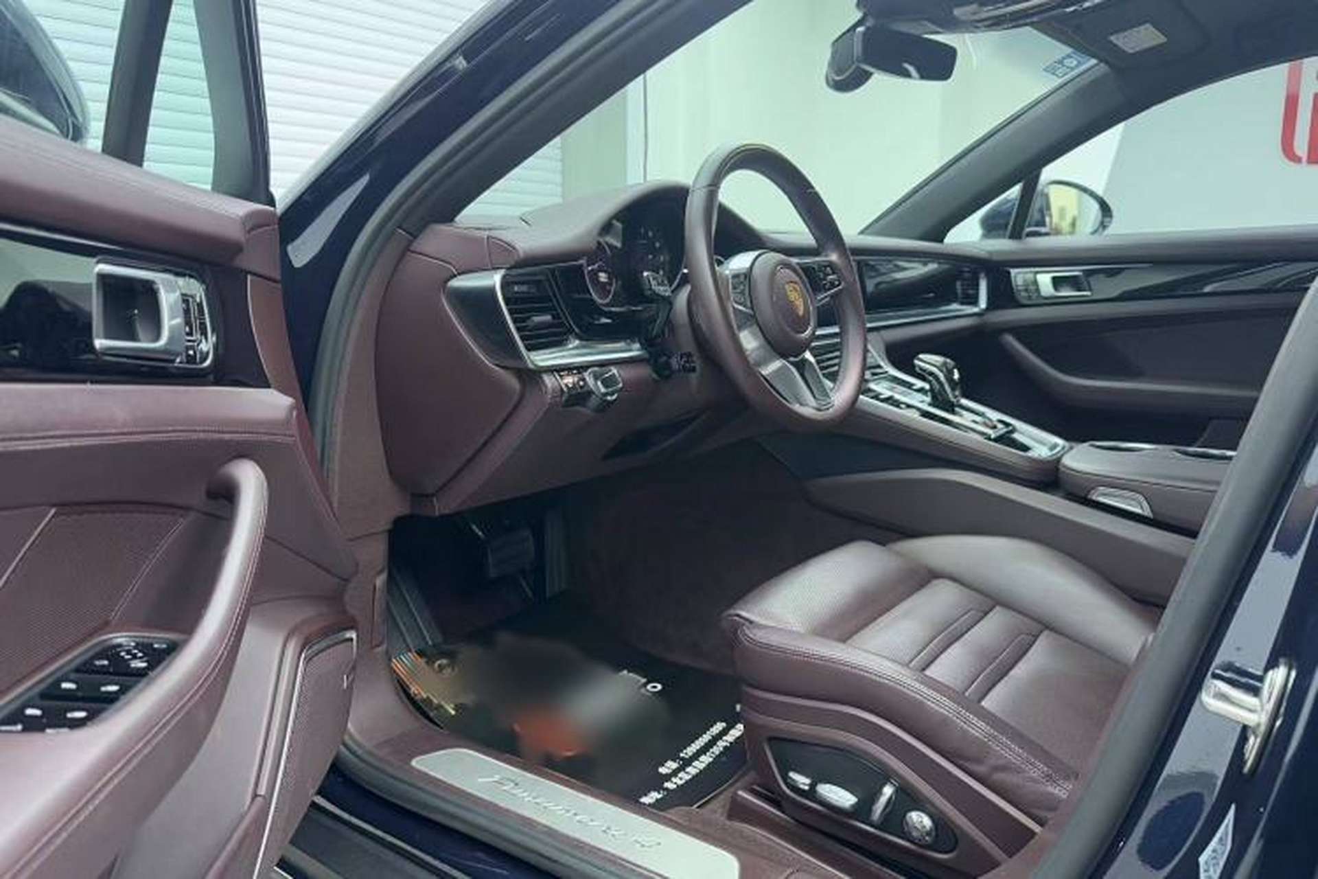Used Porsche Panamera 2017 Panamera 4 Executive Long Wheelbase 3.0T Interior 2