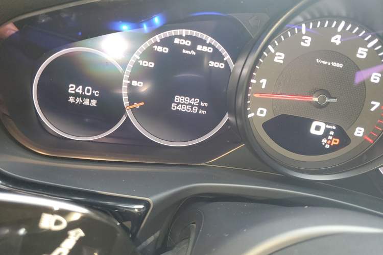 Used Porsche Panamera 2017 Panamera 3.0T Odometer Close Up