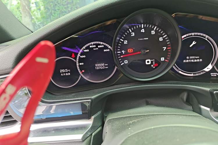 Used Porsche Panamera 2017 Panamera 3.0T Odometer Close Up