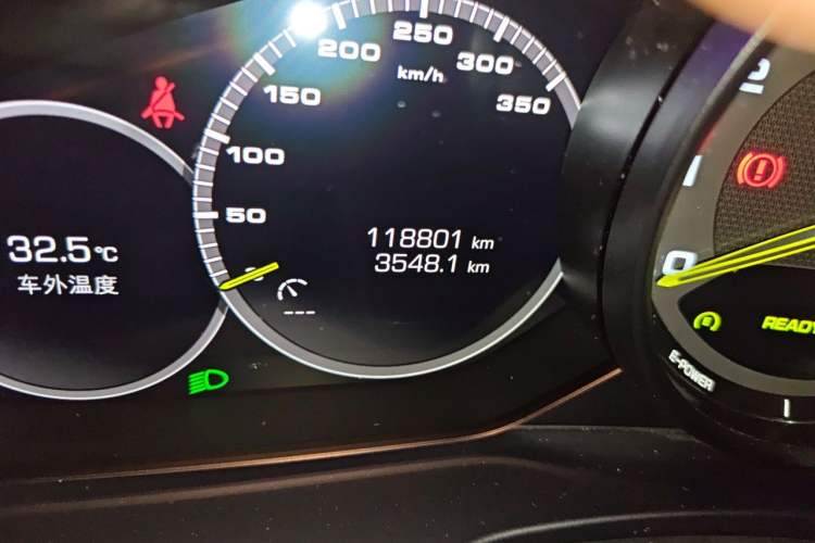 Used Porsche Panamera 2017 Panamera 4 E-Hybrid Executive Long Wheelbase 2.9T Odometer Close Up