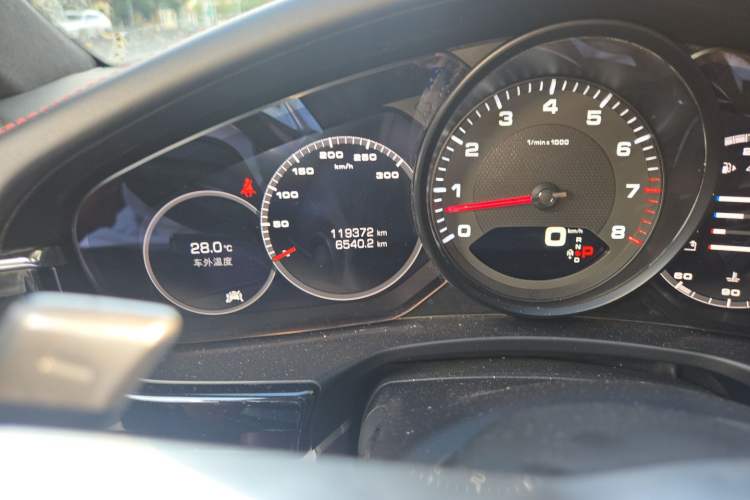 Used Porsche Panamera 2017 Panamera 3.0T Odometer Close Up