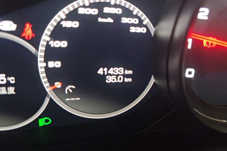 Used Porsche Panamera 2017 Panamera 4S 2.9T Odometer Close Up