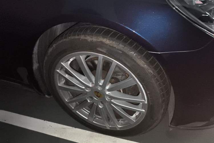 Used Porsche Panamera 2017 Panamera Executive Long Wheelbase 3.0T Right Front Wheel Hub