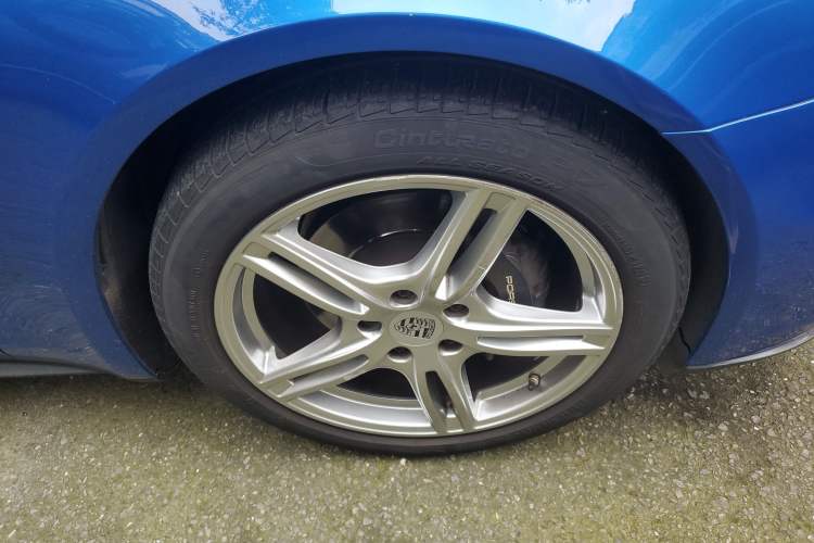 Used Porsche Panamera 2017 Panamera 3.0T Right Front Wheel Hub