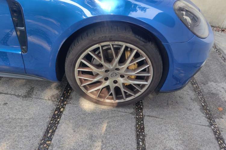 Used Porsche Panamera 2017 Panamera 3.0T Right Front Wheel Hub