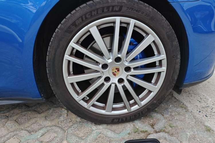 Used Porsche Panamera 2017 Panamera 3.0T Right Front Wheel Hub