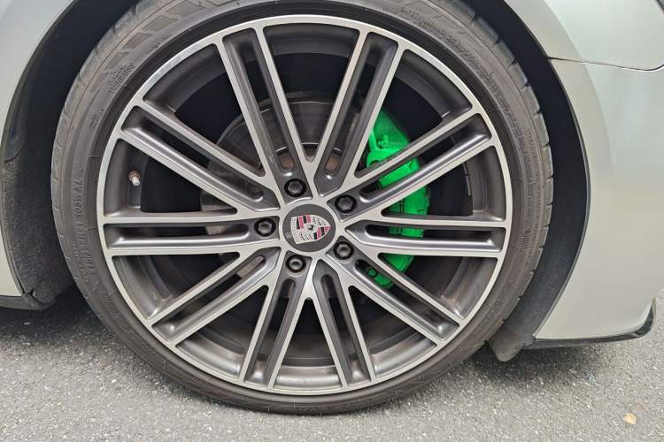 Used Porsche Panamera 2017 Panamera 3.0T Right Front Wheel Hub