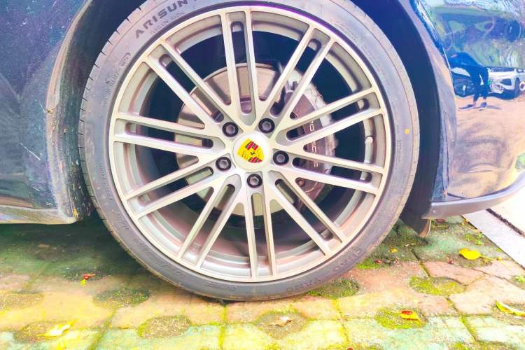 Used Porsche Panamera 2017 Panamera Executive Long Wheelbase 3.0T Right Front Wheel Hub