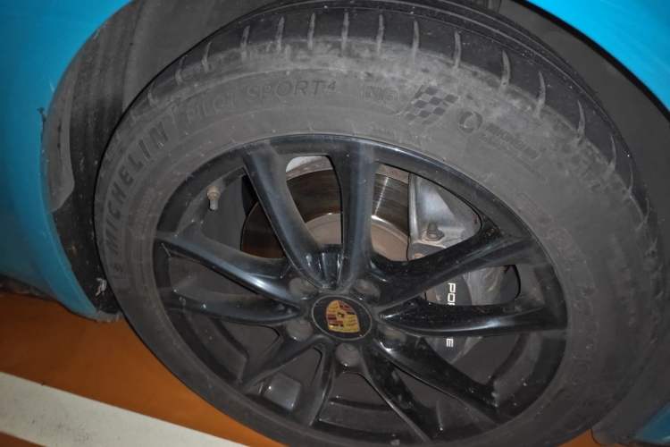 Used Porsche Panamera 2017 Panamera 3.0T Right Front Wheel Hub