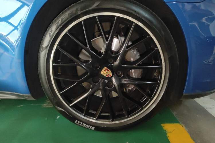 Used Porsche Panamera 2017 Panamera 3.0T Right Front Wheel Hub