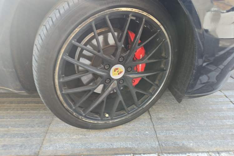 Used Porsche Panamera 2017 Panamera 3.0T Right Front Wheel Hub