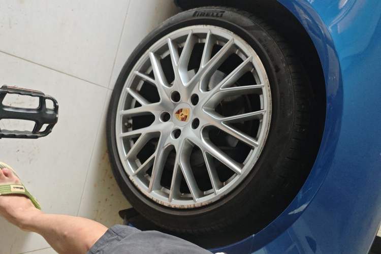 Used Porsche Panamera 2017 Panamera 4S 2.9T Right Front Wheel Hub