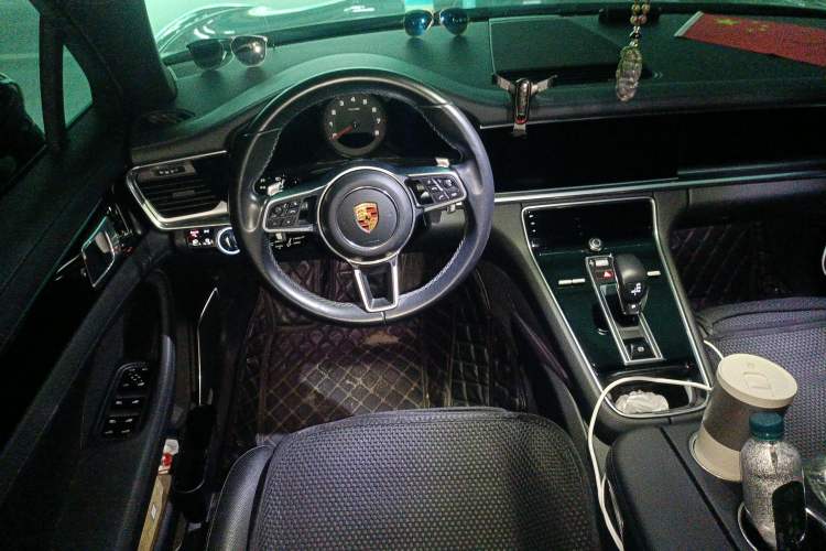 Used Porsche Panamera 2017 Panamera 4 Executive Long Wheelbase 3.0T Steering Wheel