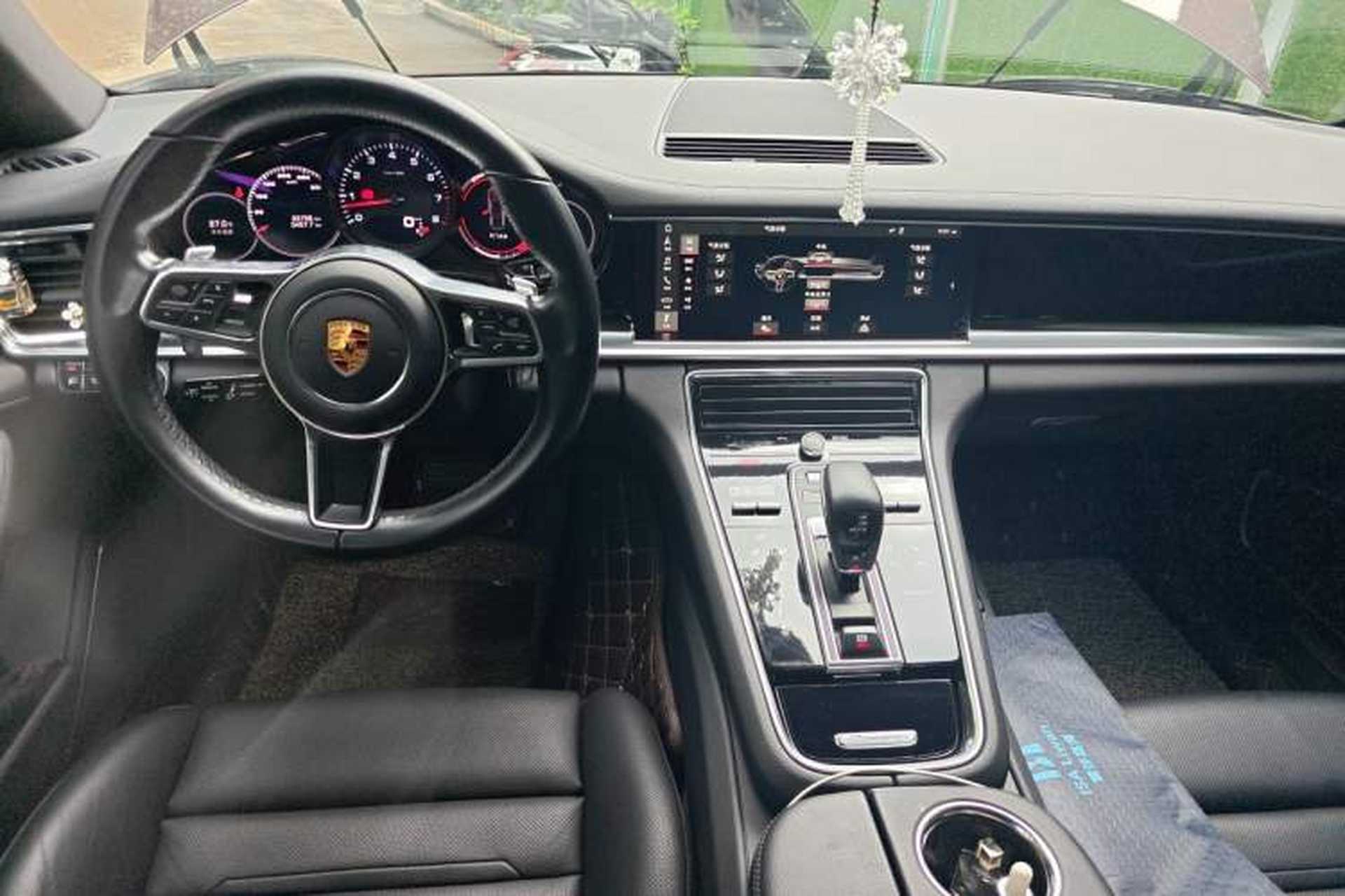Used Porsche Panamera 2017 Panamera 4 Executive Long Wheelbase 3.0T Center Console