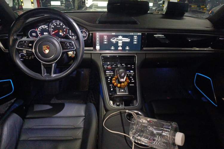 Used Porsche Panamera 2017 Panamera 4 Executive Long Wheelbase 3.0T Center Console