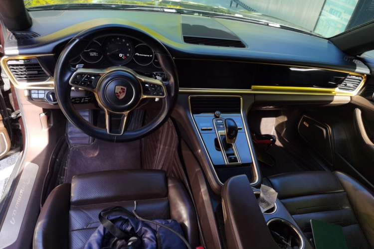 Used Porsche Panamera 2017 Panamera 4 Executive Long Wheelbase 3.0T Center Console