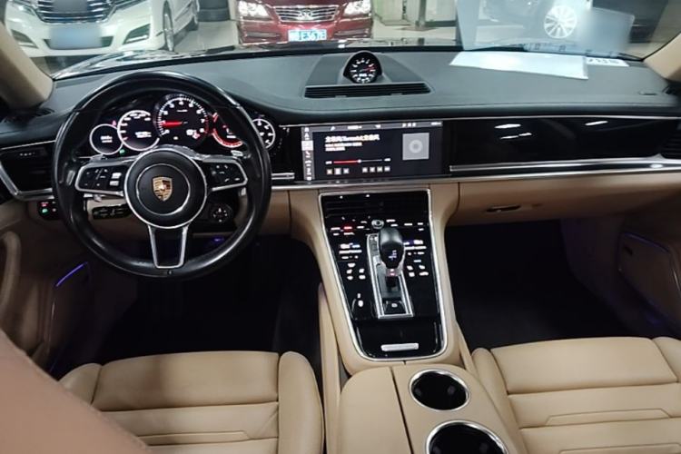 Used Porsche Panamera 2017 Panamera 4 Executive Long Wheelbase 3.0T Center Console