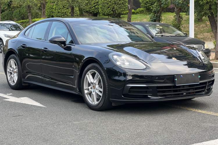 Used Porsche Panamera 2017 Panamera 3.0T Front Right 45 Deg