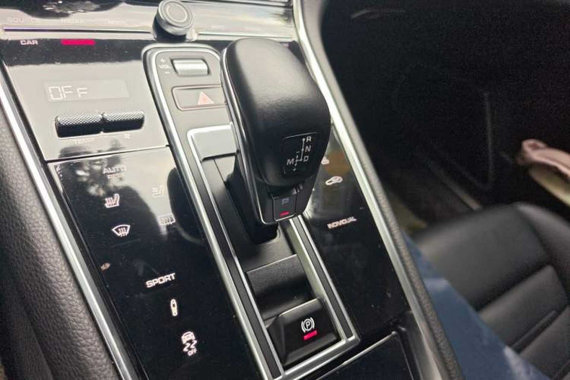 Used Porsche Panamera 2017 Panamera 4 Executive Long Wheelbase 3.0T Gear Lever