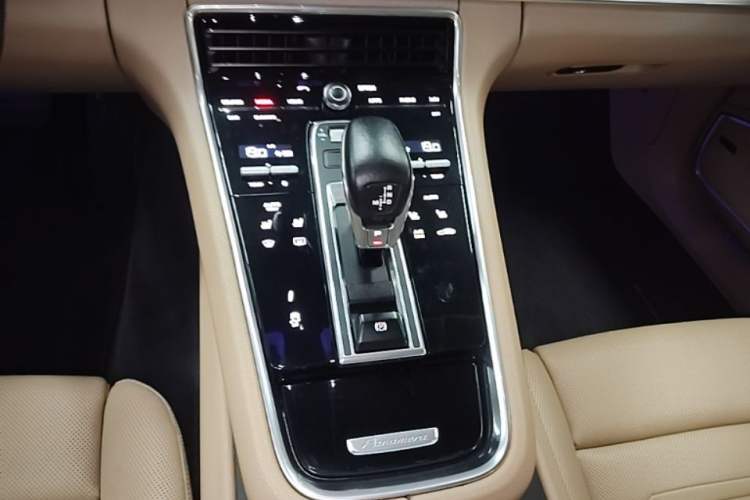 Used Porsche Panamera 2017 Panamera 4 Executive Long Wheelbase 3.0T Gear Lever