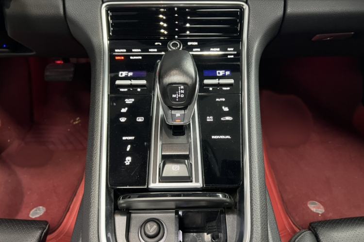 Used Porsche Panamera 2017 Panamera 4 Executive Long Wheelbase 3.0T Interior 3