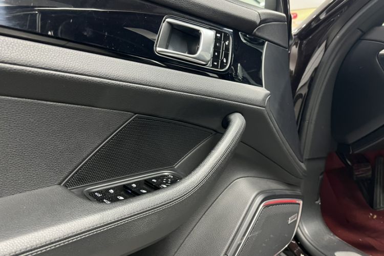 Used Porsche Panamera 2017 Panamera 4 Executive Long Wheelbase 3.0T Interior 9