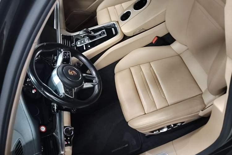 Used Porsche Panamera 2017 Panamera 4 Executive Long Wheelbase 3.0T Left Front Seat