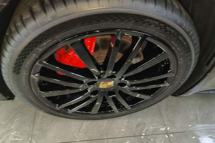 Used Porsche Panamera 2017 Panamera 3.0T Left Front Wheel Hub