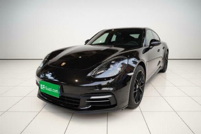 Ojetý Porsche Panamera 2017 Panamera 4 Executive Long Wheelbase 3.0T