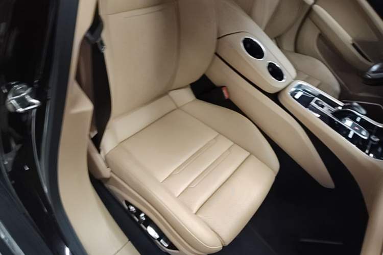 Used Porsche Panamera 2017 Panamera 4 Executive Long Wheelbase 3.0T Right Front Seat