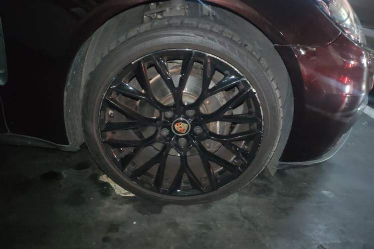 Used Porsche Panamera 2017 Panamera Executive Long Wheelbase 3.0T Right Front Wheel Hub