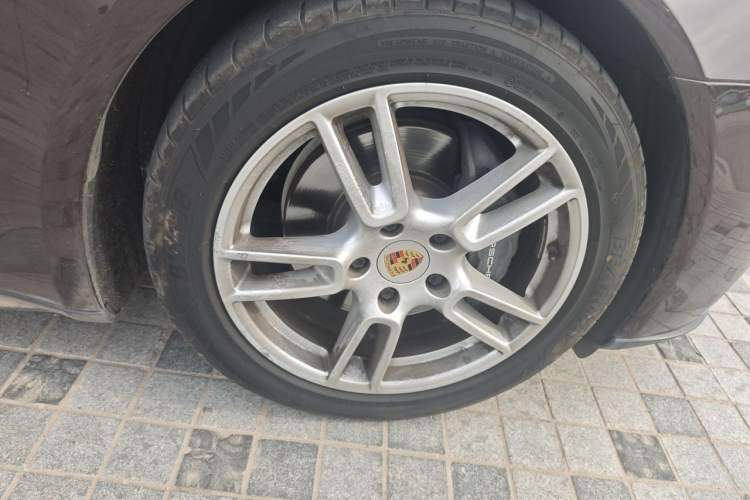 Used Porsche Panamera 2017 Panamera 3.0T Right Front Wheel Hub